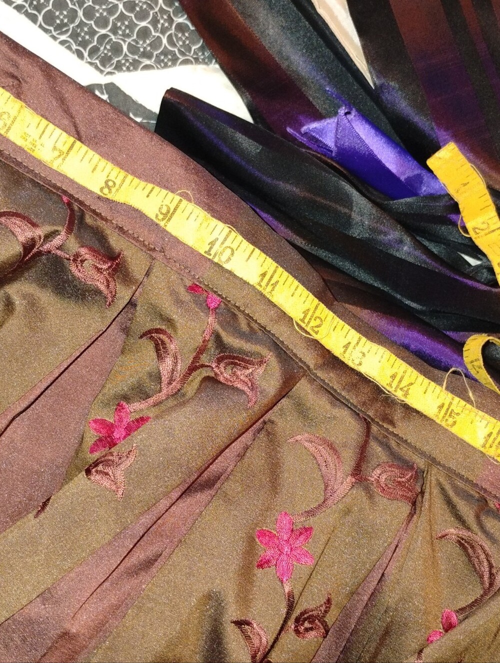 Brown Two Tone Taffeta Victorian Walking Dress Red Floral Embroidery Reenactor - Picture 13 of 15